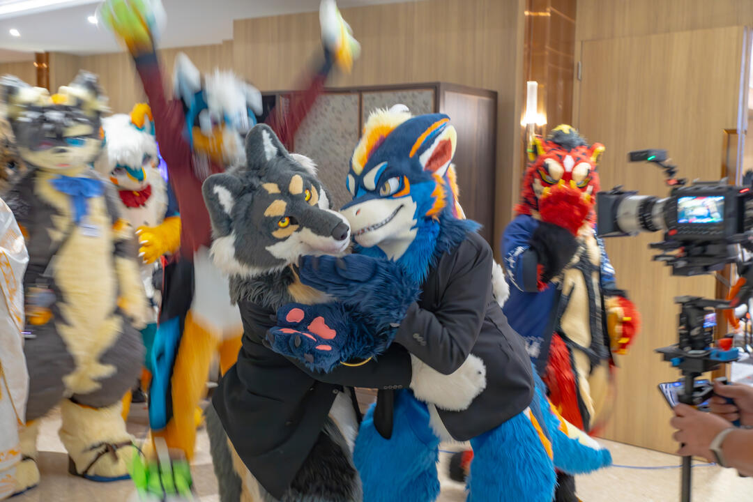 Extremely happy kisses